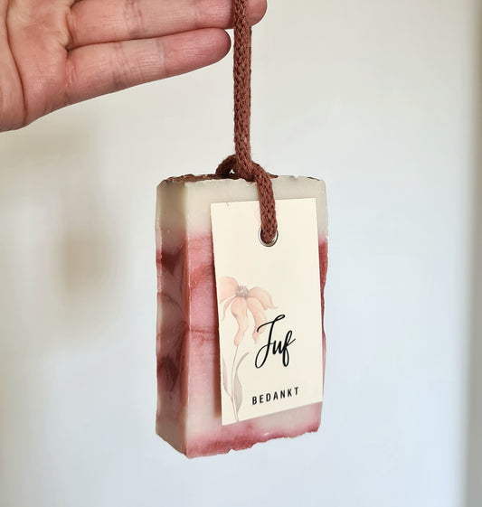 Juf cadeautje | Zeep aan koord